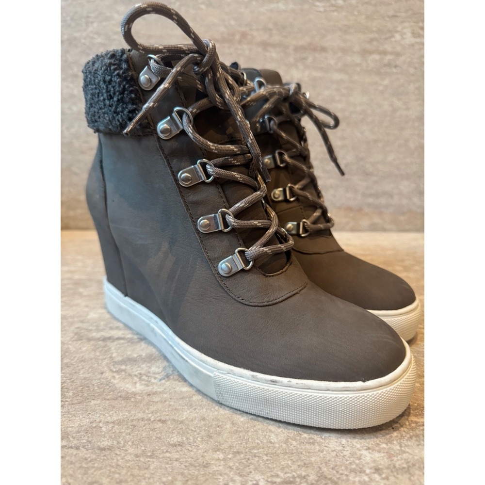 Kenneth Cole Women's Wedge Moss Green Boots With Cozy Sherpa Trim Sz 8.5/39